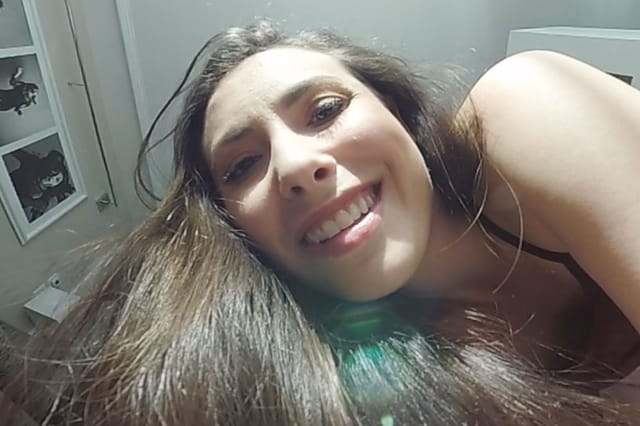 Casey Calvert performs face sitting and masturbation in a VR solo scene filmed in 4K.