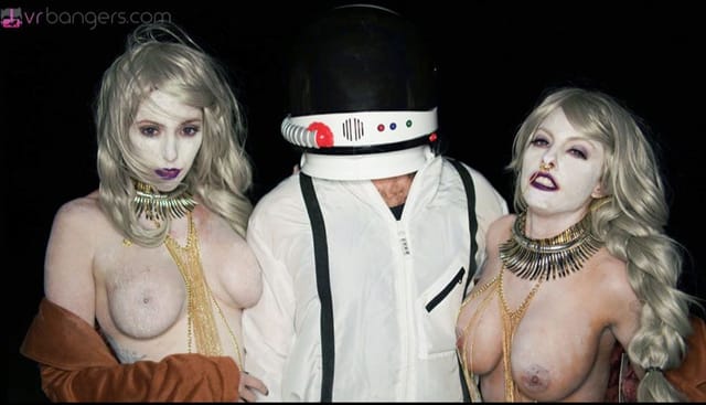SpaceXXX VR Bangers Britney Amber Lauren Phillips — photo 4