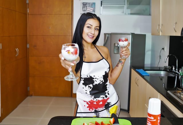 Strawberries And Creamed VRLatina Mariana Martix — photo 5
