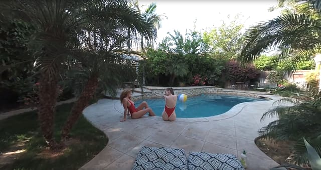 Poolside VR Gillian EmilyBloom BarnesEmily Bloom — photo 2
