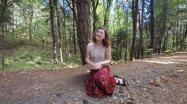 Turquoise masturbates during an outdoor interview in this 4K non-POV YanksVR video featuring 60 FPS playback.