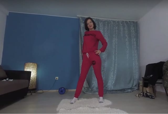 Hot Milf Stefania Does Gymnastics VRXClouds — photo 3