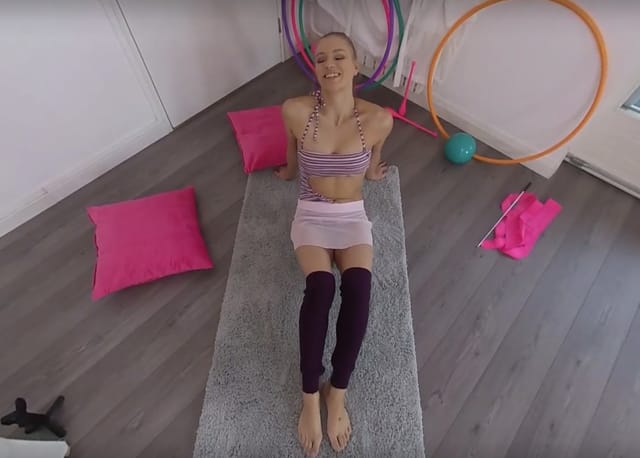 Flexible Gymnast Mirror perVRt Mia Split — photo 4