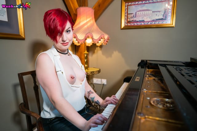 Pervy Pianist WankitNowVR Olivia Kinks — photo 1