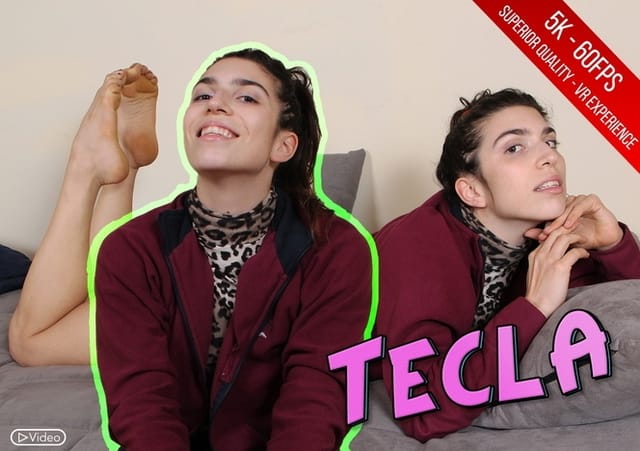 Brunette model Tecla spreads her barefoot toes apart in a solo fetish VR 4K production.