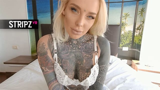 Sex Kitten StripzVR Lauren Brock — photo 2