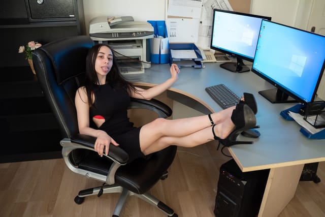 Kitty Cat - At the Office - Busty Secretary No2StudioVR — photo 3
