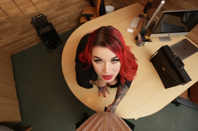 Strict Boss Sabien DeMonia Squeeze VR — photo 5
