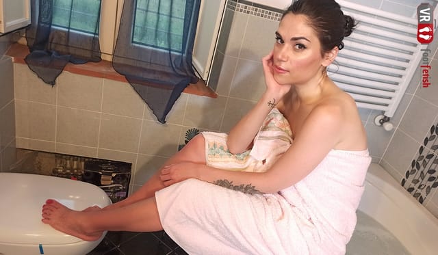 Brunette Chiara relaxes in a warm bath in this 4K VR solo fetish video by VRFootFetish