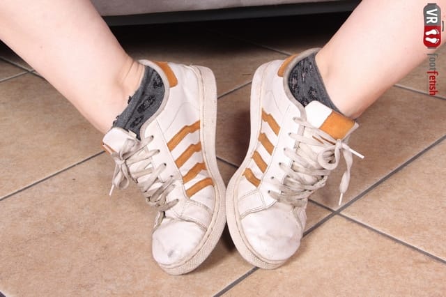 Sexy Ammalia Wants You To Smell Her Sweaty Feet Odor VRFootfetish — photo 3