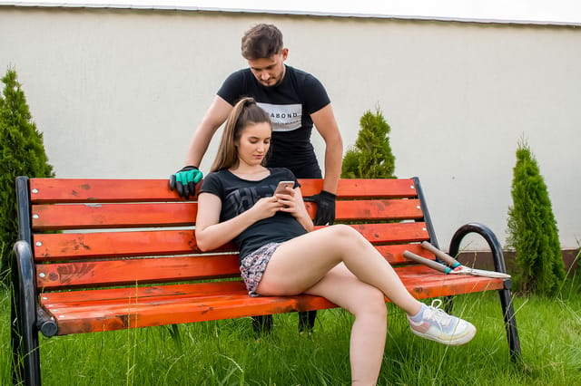 Darya & Brad - Teen girl fucks the gardener Darya VRStars — photo 5