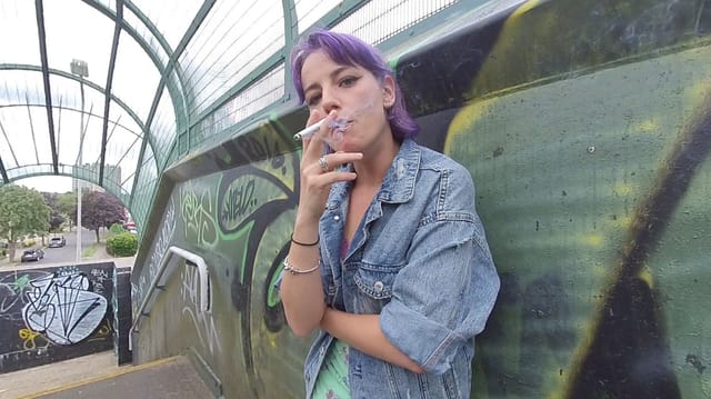 Annabel Lee - Smoking On The Bridge VR porn — photo 5