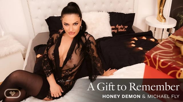 Honey Demon performs a Christmas POV blowjob in this 60 FPS European VR scene.