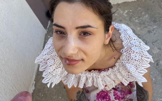 Zoe Foxxy - Helping my neighbour with a face full of cum VRStars — photo 3