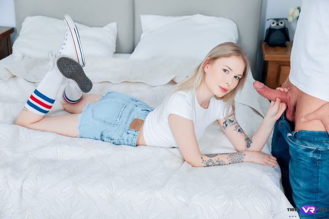 Mimi Cica performs a POV blowjob in 4K 180 degree VR video