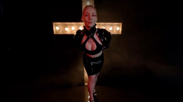 Ripping off my black latex dress Amanda KinkyGirlsBerlin — photo 9