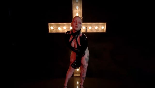 Ripping off my black latex dress Amanda KinkyGirlsBerlin — photo 3