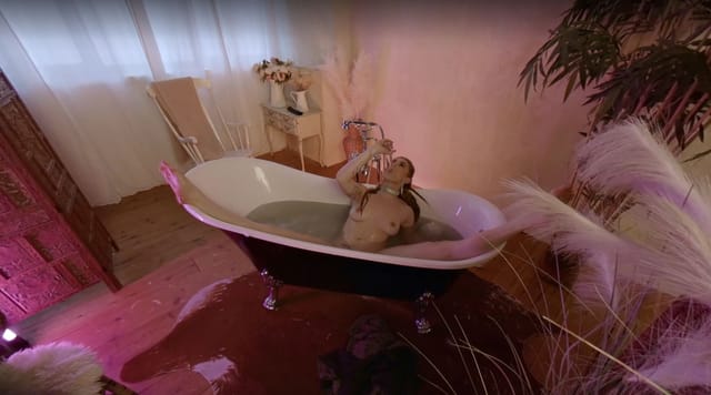 Sensual Bath Total Relaxation Ruin Lux KinkyGirlsBerlin — photo 1