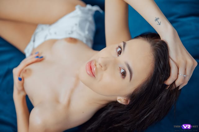 Brunette Searches For A Solo Orgasm Alyssa Bount TmwVRnet — photo 2