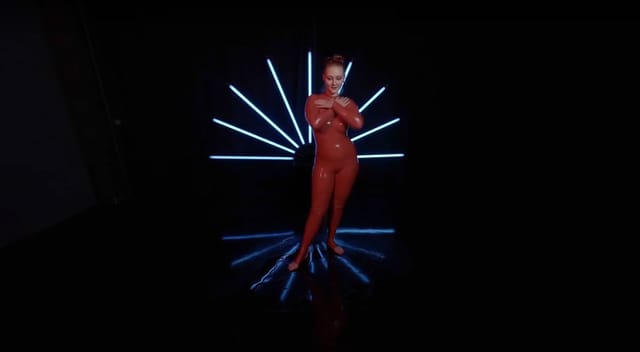 Red latex lady takes a shower Amanda KinkyGirlsBerlin — photo 9