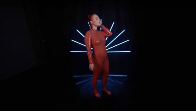 Red latex lady takes a shower Amanda KinkyGirlsBerlin — photo 6
