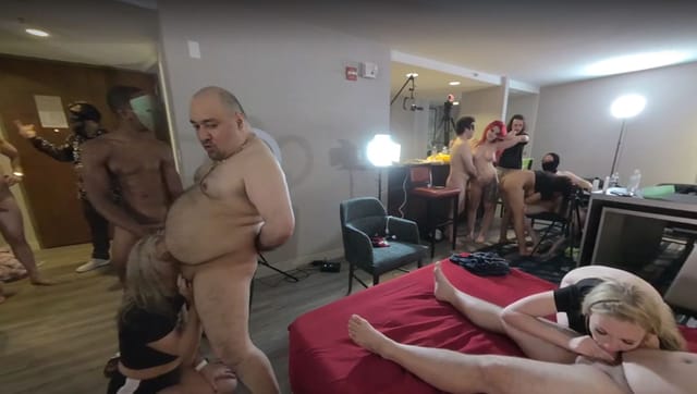 Bonus Footage 360 Tadpole Orgy TadPoleXXXStudio — photo 9
