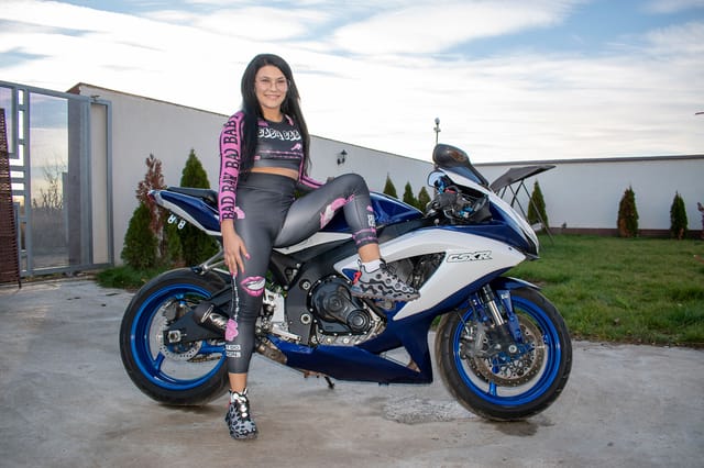 Petite Annie - Squirt all over my bike VRStars — photo 7