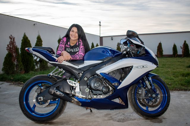 Petite Annie - Squirt all over my bike VRStars — photo 6