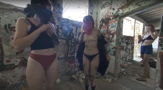 Risky Public Nudity Hot Girls On Vacation Spray Painting Graffiti Brille & Cherri Also Topless Beach VRgoddess — photo 4