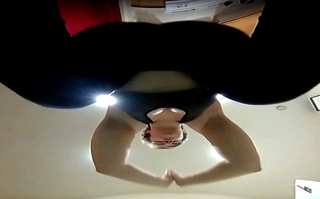 Tiny Yoga Voyeur Jane Judge — photo 1
