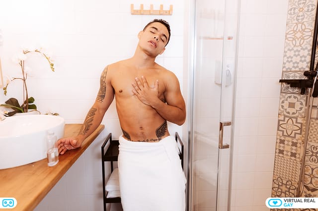 [Gay] Hard in the Bathroom VR porn — photo 2
