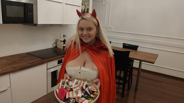 Titty Bites: Suck and Sigh Hilariously VR porn — photo 9