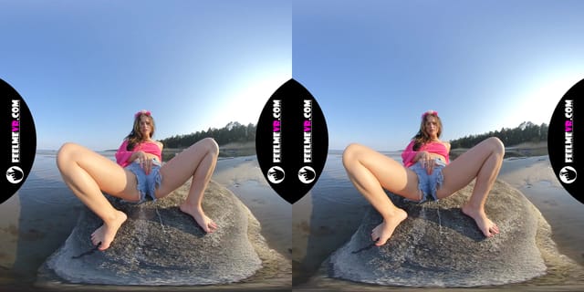 Gabby Bella Masturbates With 4Fingers On The Beach FeelmeVR — photo 3