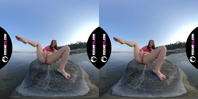 Gabby Bella Masturbates With 4Fingers On The Beach FeelmeVR — photo 6