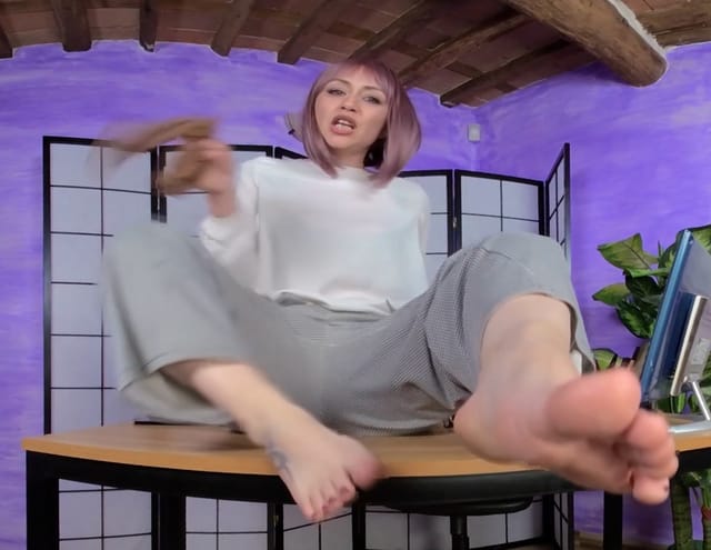 Bossy Ammalia And Elettra Adore Humiliating Pathetic Perverts Like You VRFootFetish — photo 2