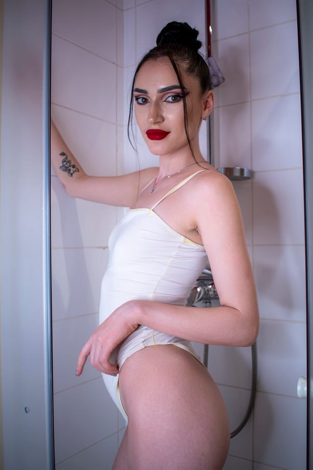 Brunette Skinny Teen Playing With Her Pussy in The Shower WoowVR vrporn video — photo 6