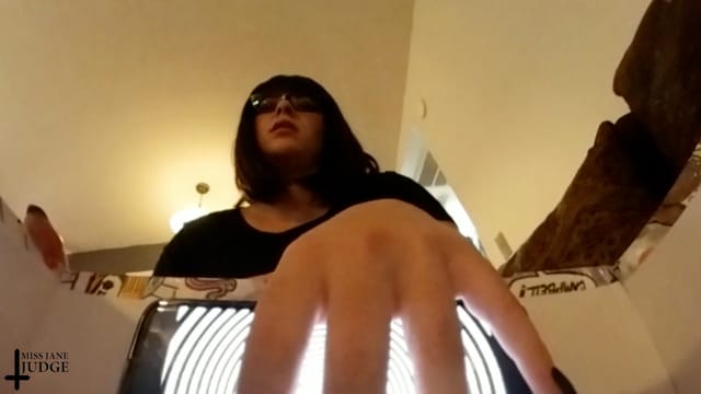 Tiny Pet for Cruel Giantess Jane Judge — photo 3
