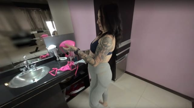 Finding Lingerie For My Girlfriend Roxxxy PLAYVR — photo 2