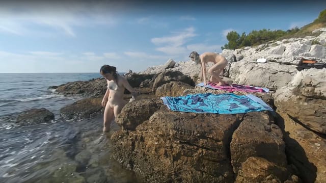 Vacation Poppy Brille Skinny Dipping In The Sea Then Eating Drinking Chilling Sunbathing Nude Beach VRgoddess — photo 5