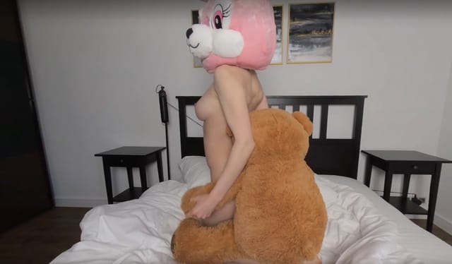 Jessica Rabbit Strip Dance With Teddy Luka Plushies TV — photo 6