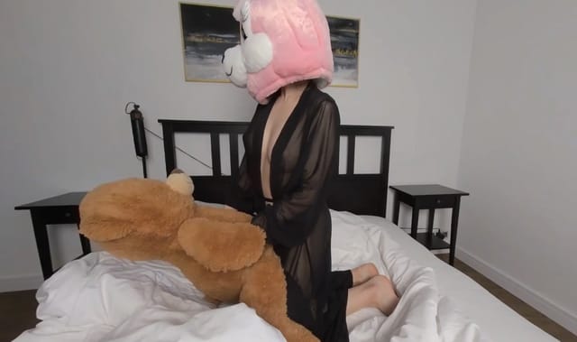 Jessica Rabbit Strip Dance With Teddy Luka Plushies TV — photo 8