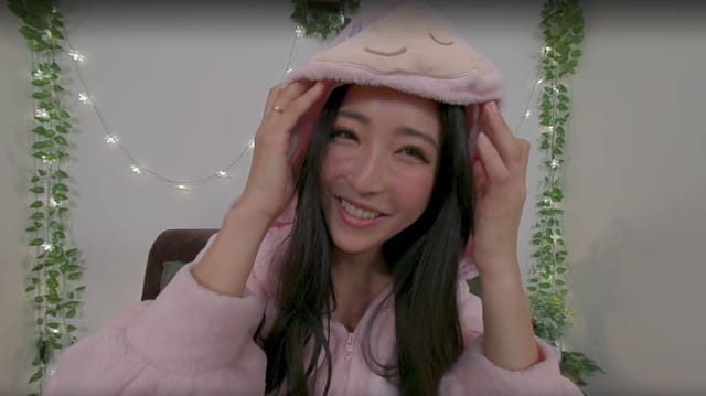Intimate Moments With Emiri Momota CovertJapan — photo 5