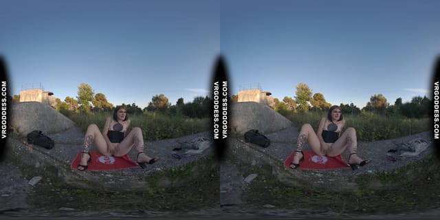 Risky Public Masturbating Hot Girl Brille Gets Caught By Tourists Gets Her Period Finished At Home VRgoddess — photo 10