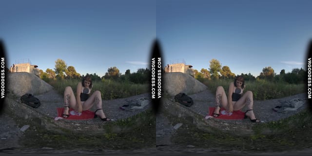 Risky Public Masturbating Hot Girl Brille Gets Caught By Tourists Gets Her Period Finished At Home VRgoddess — photo 9