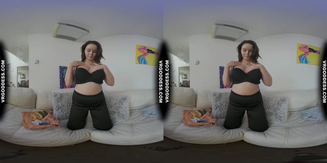 Big Boobed Vanessa Klein Masturbating With Bananas And Cucumbers On The White Casting Couch VRgoddess — photo 8