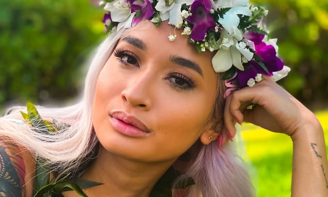 Avery Black performs oral and hand sex outdoors in Hawaii in this 4K 60 FPS VR video.