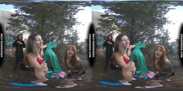 Nude Graffiti Painting Girls Cheri Josie Poppy Love Tagging Naked Outdoors VRgoddess — photo 1