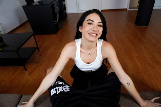 Maddie Perez - Perfect Babysitter, Wrong Address No2StudioVR — photo 1
