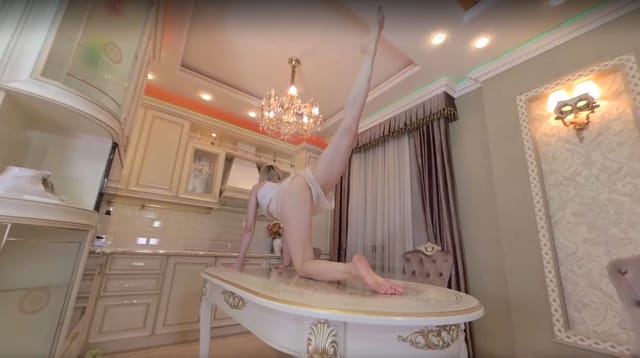 Super Flexy Girl VRXClouds — photo 4