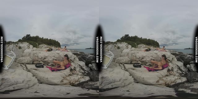 Bombshell Nude Beach Babe Rebeka Ruby Masturbates With Dildo Risky Public Jilling Friends Sunbathing VRgoddess — photo 9